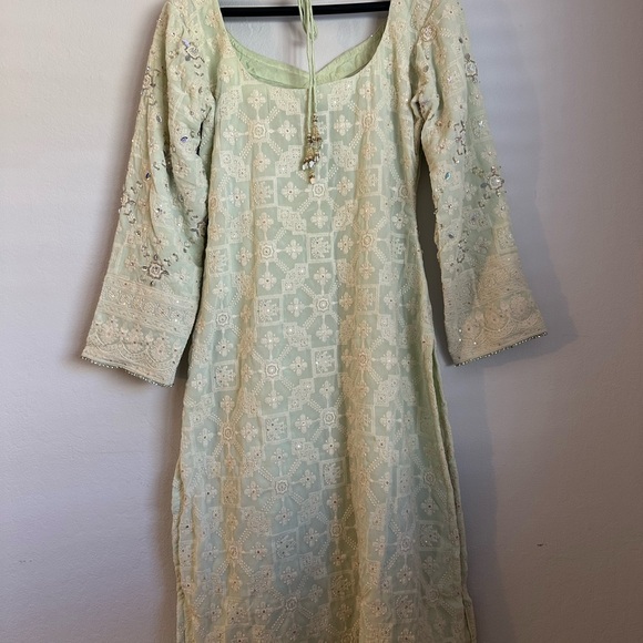 Lashkaraa Light Green Embroidered Suit - Picture 4 of 16